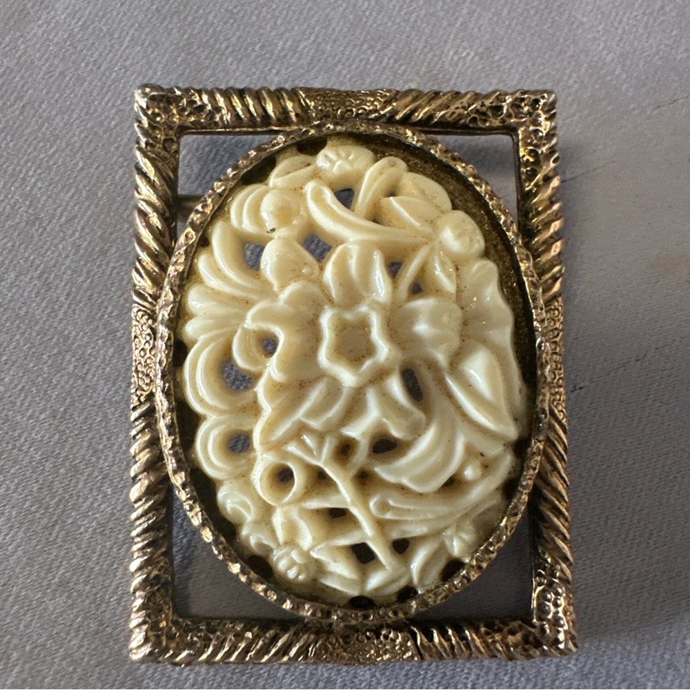 Vintage Floral Cream Brooch